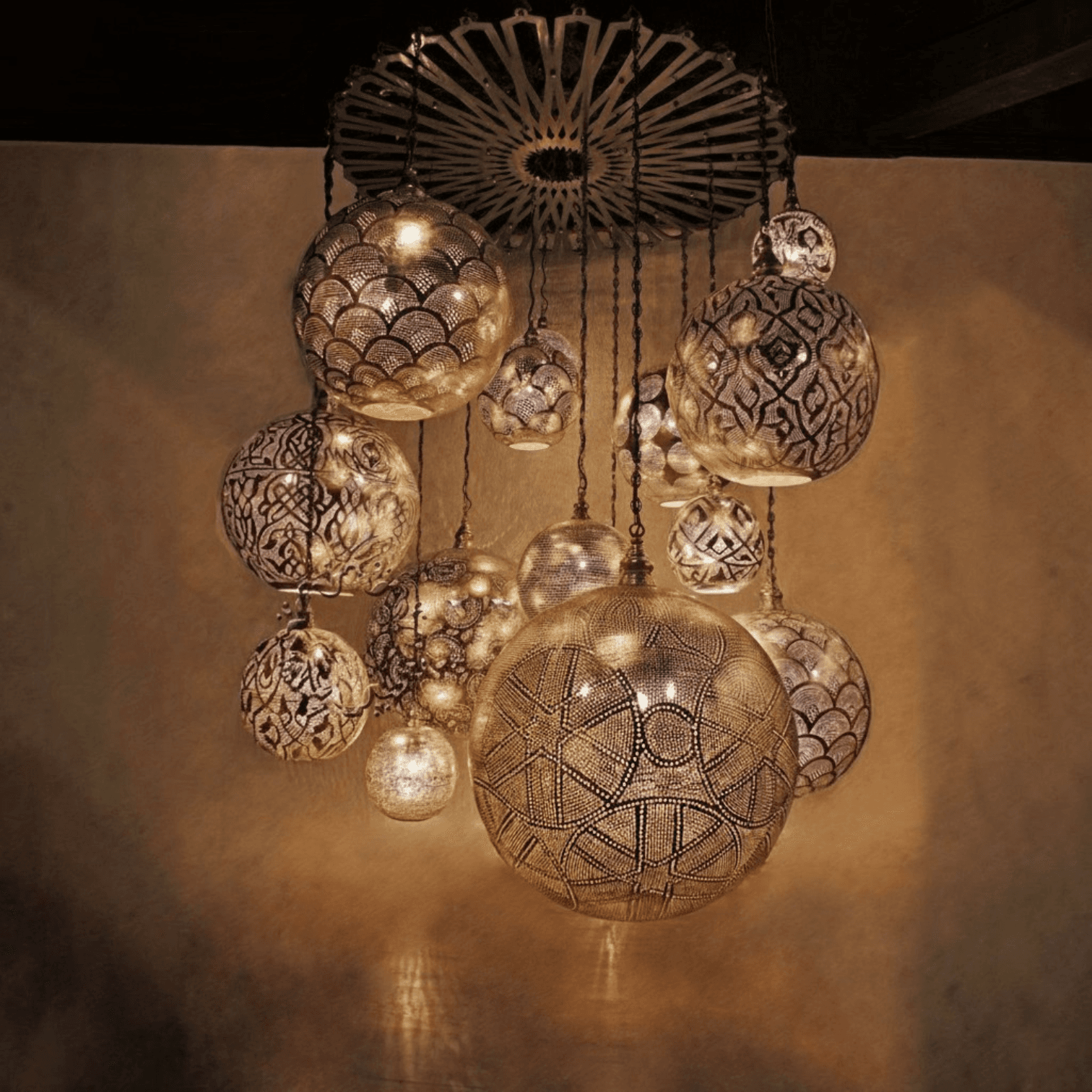 Alsahara Chandelier with 16 Globes