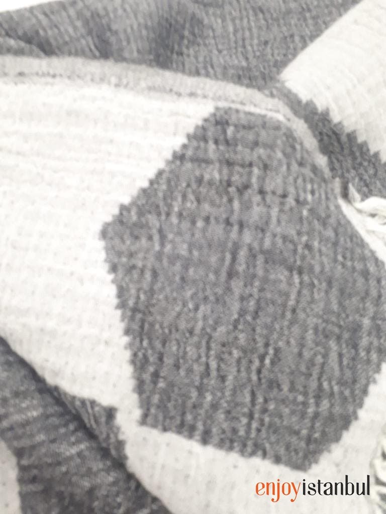 Geometric Design Gray and White Bath Towel: Modern Elegance