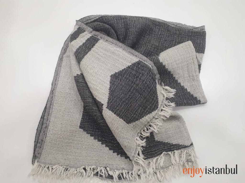 Geometric Design Gray and White Bath Towel: Modern Elegance