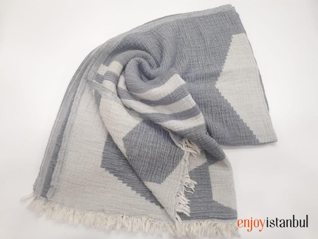 Geometric Design Gray and White Bath Towel: Modern Elegance