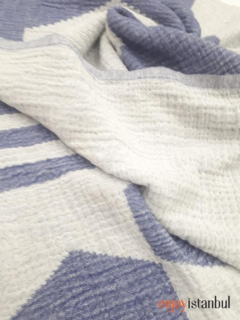 Blue and White Bath Towel: Refreshing Sea Breezes