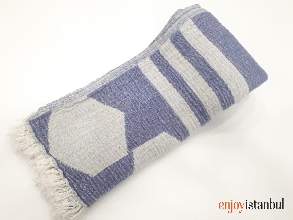 Blue and White Bath Towel: Refreshing Sea Breezes