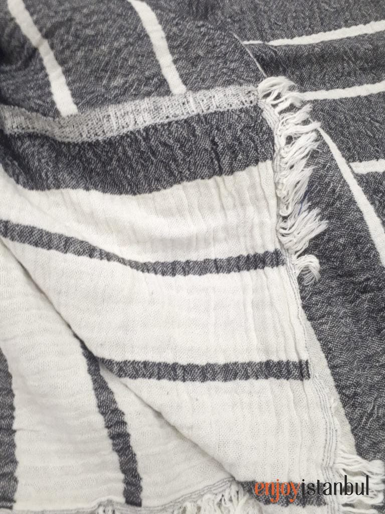 Geometric Design Gray and White Bath Towel: Modern Elegance