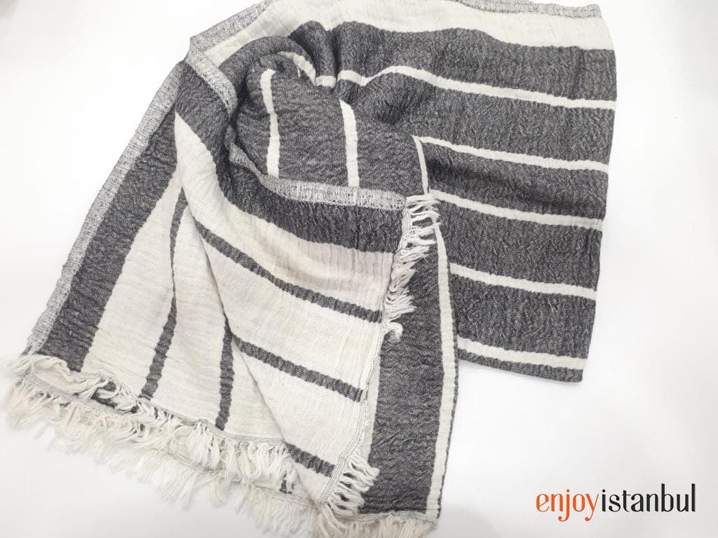 Geometric Design Gray and White Bath Towel: Modern Elegance