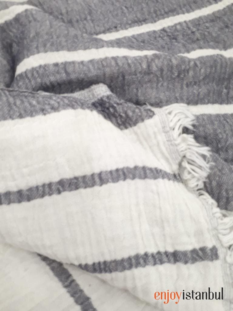 Geometric Design Gray and White Bath Towel: Modern Elegance