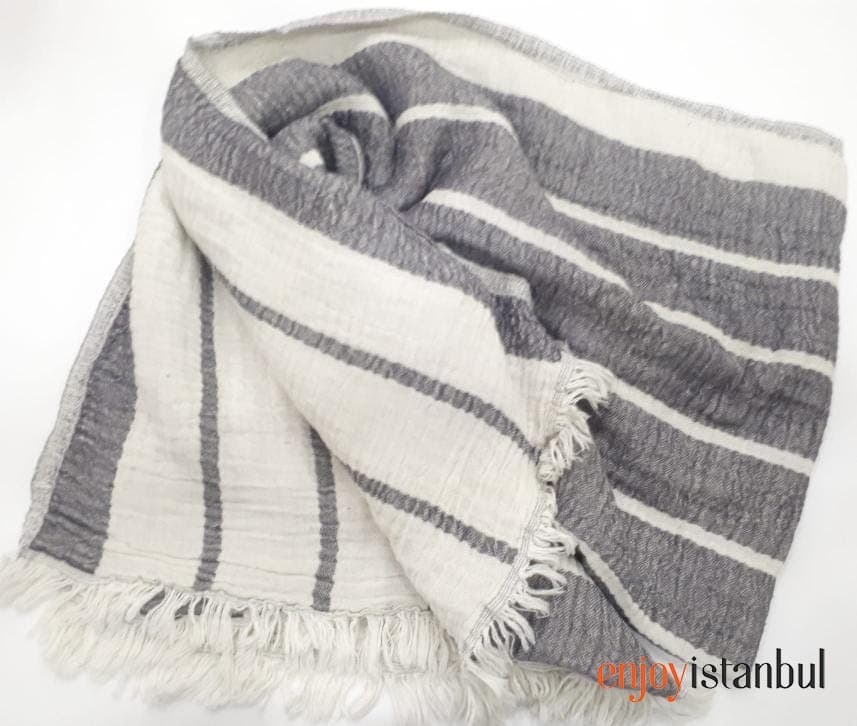 Geometric Design Gray and White Bath Towel: Modern Elegance