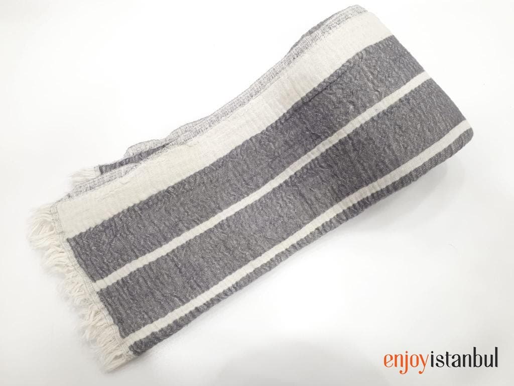Geometric Design Gray and White Bath Towel: Modern Elegance