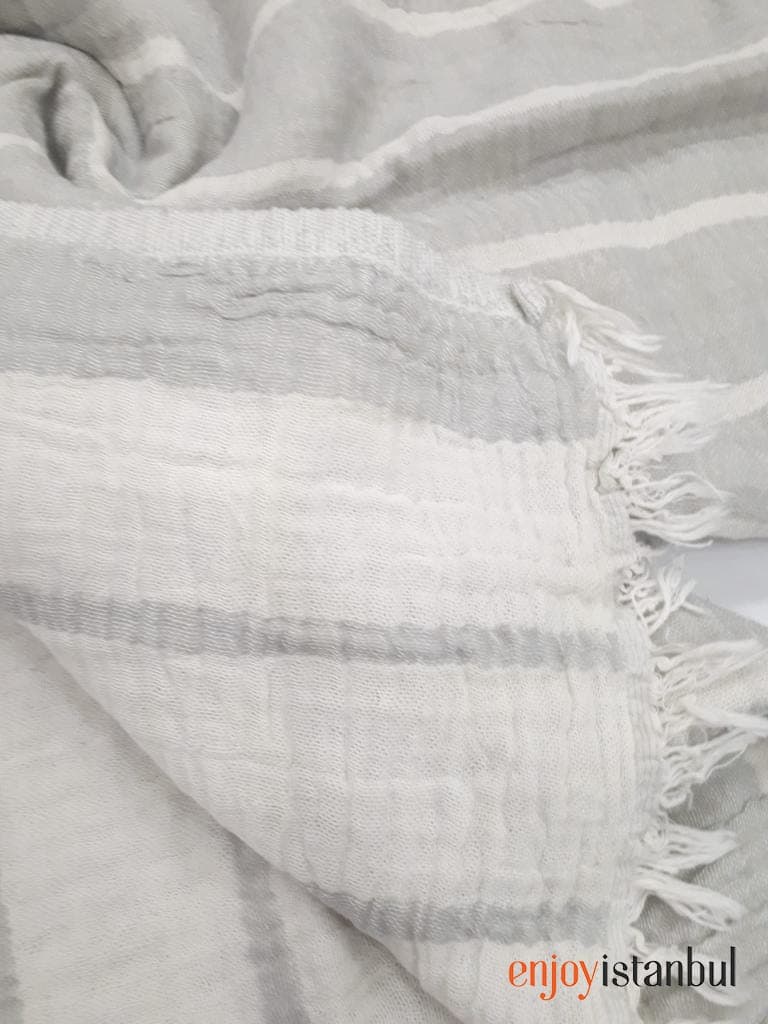 Geometric Design Gray and White Bath Towel: Modern Elegance