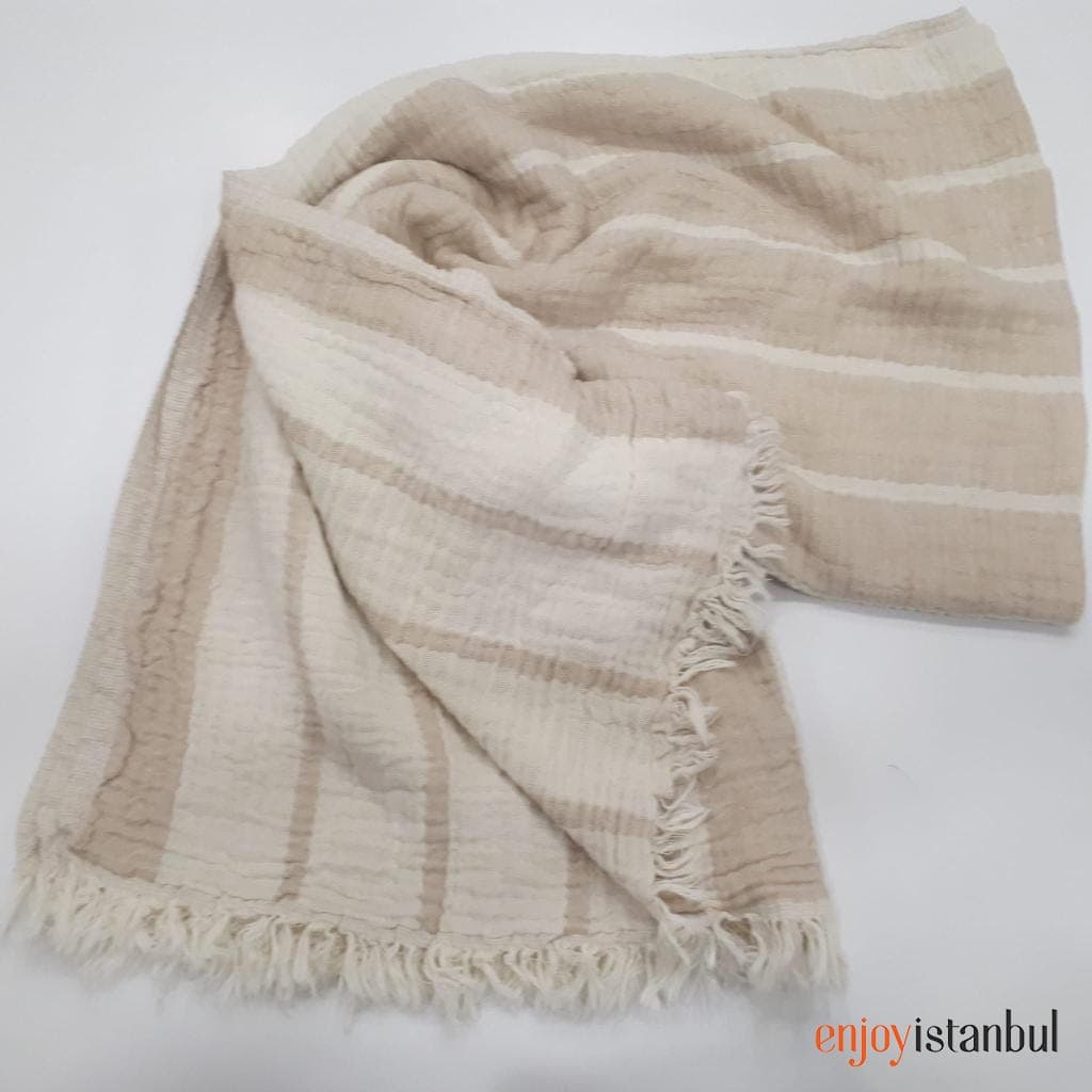 Geometric Design Beige and White Bath Towel: Modern Elegance