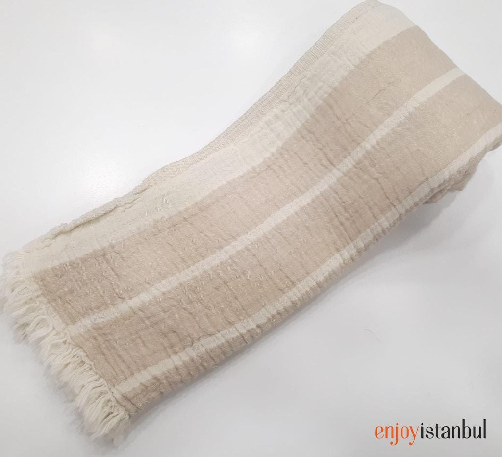 Geometric Design Beige and White Bath Towel: Modern Elegance