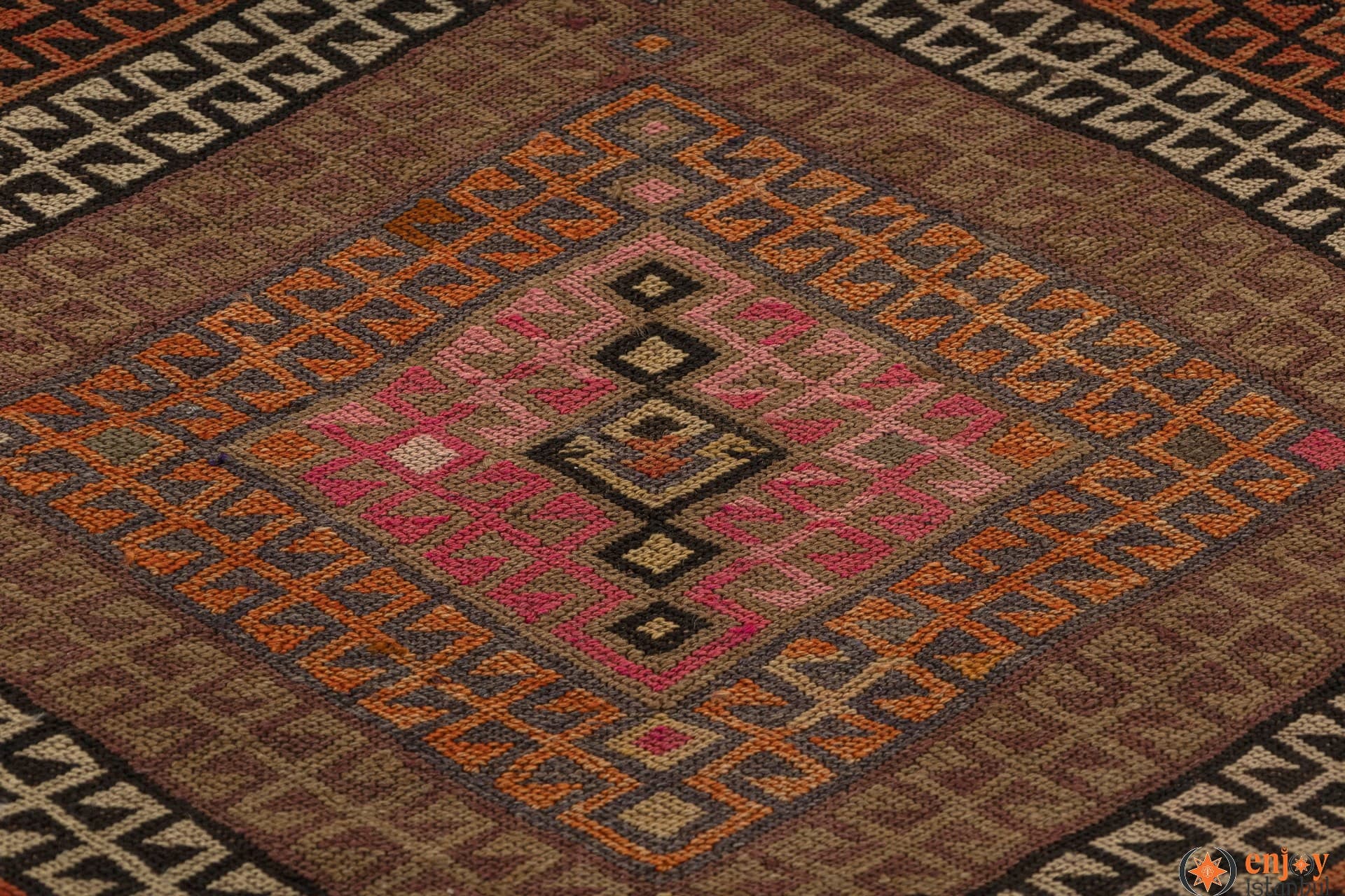 Bayburt Kilim Rug (3.2 x 5.2 ft) - 240257