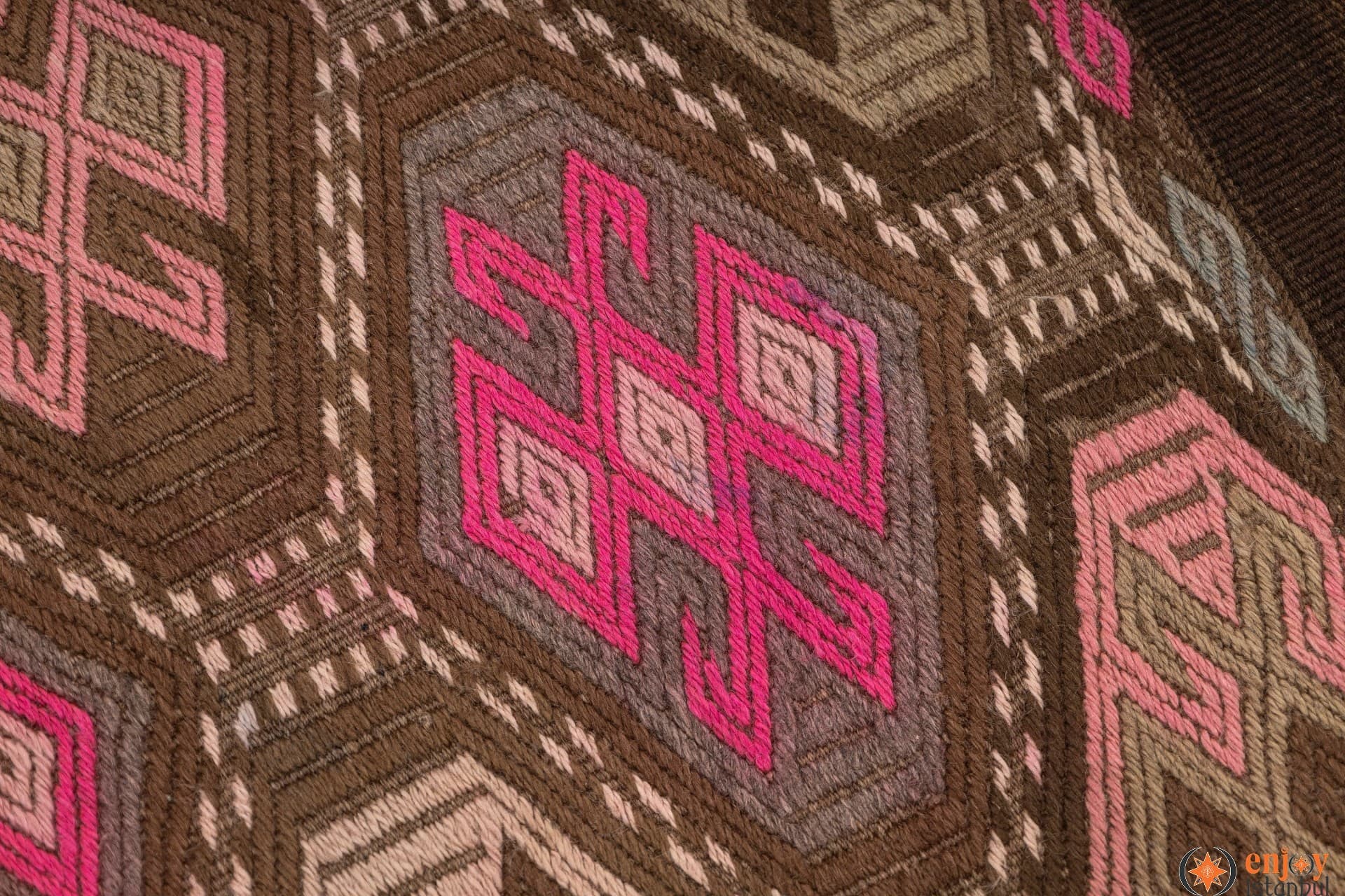 Bayburt Kilim Rug (3.7 x 5.6 ft) - 240444