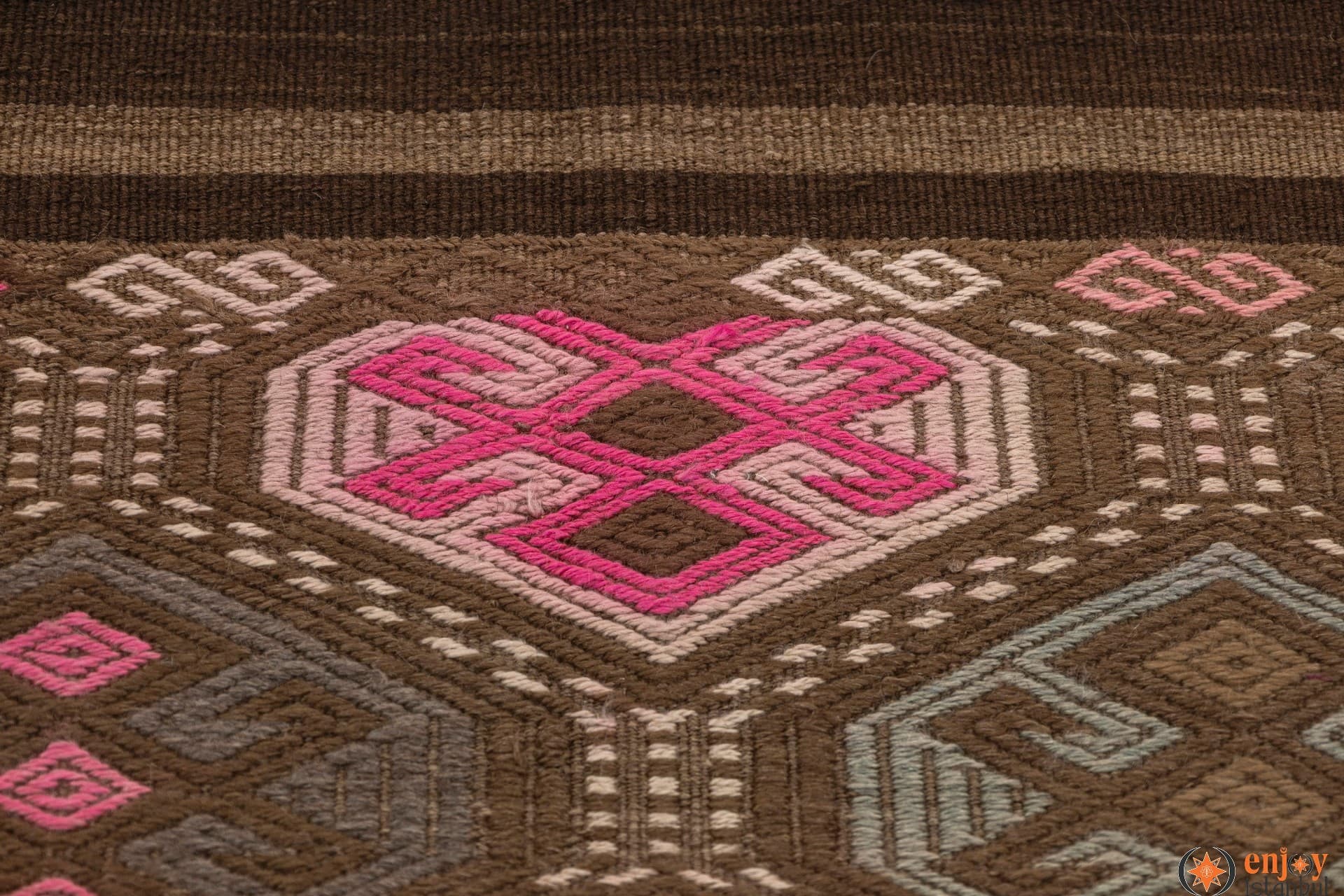 Bayburt Kilim Rug (3.7 x 5.7 ft) - 240446