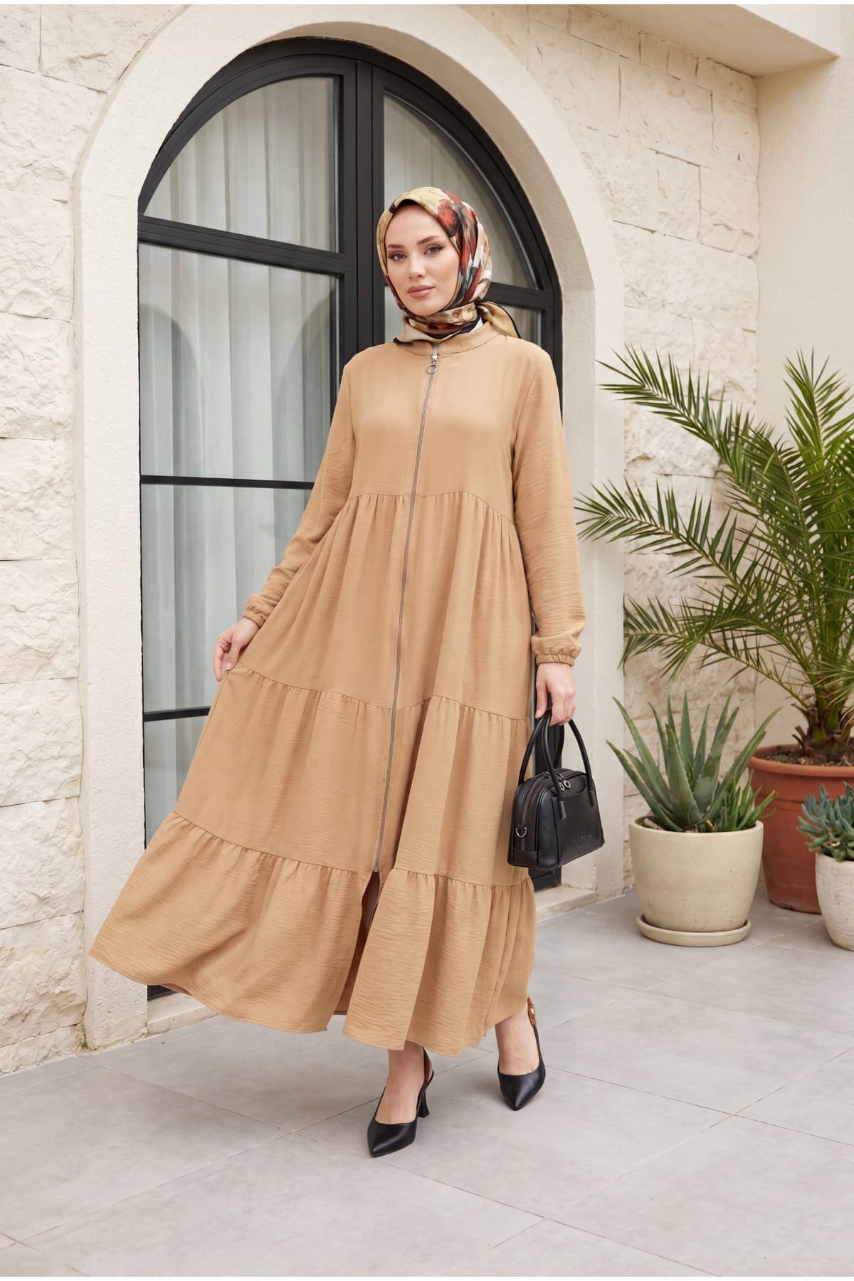 Ayrobin Abaya with Elasticated Sleeves and Zipper from the Neck