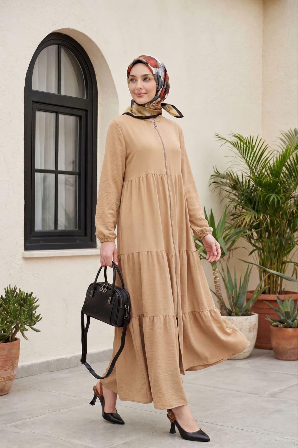 Ayrobin Abaya with Elasticated Sleeves and Zipper from the Neck