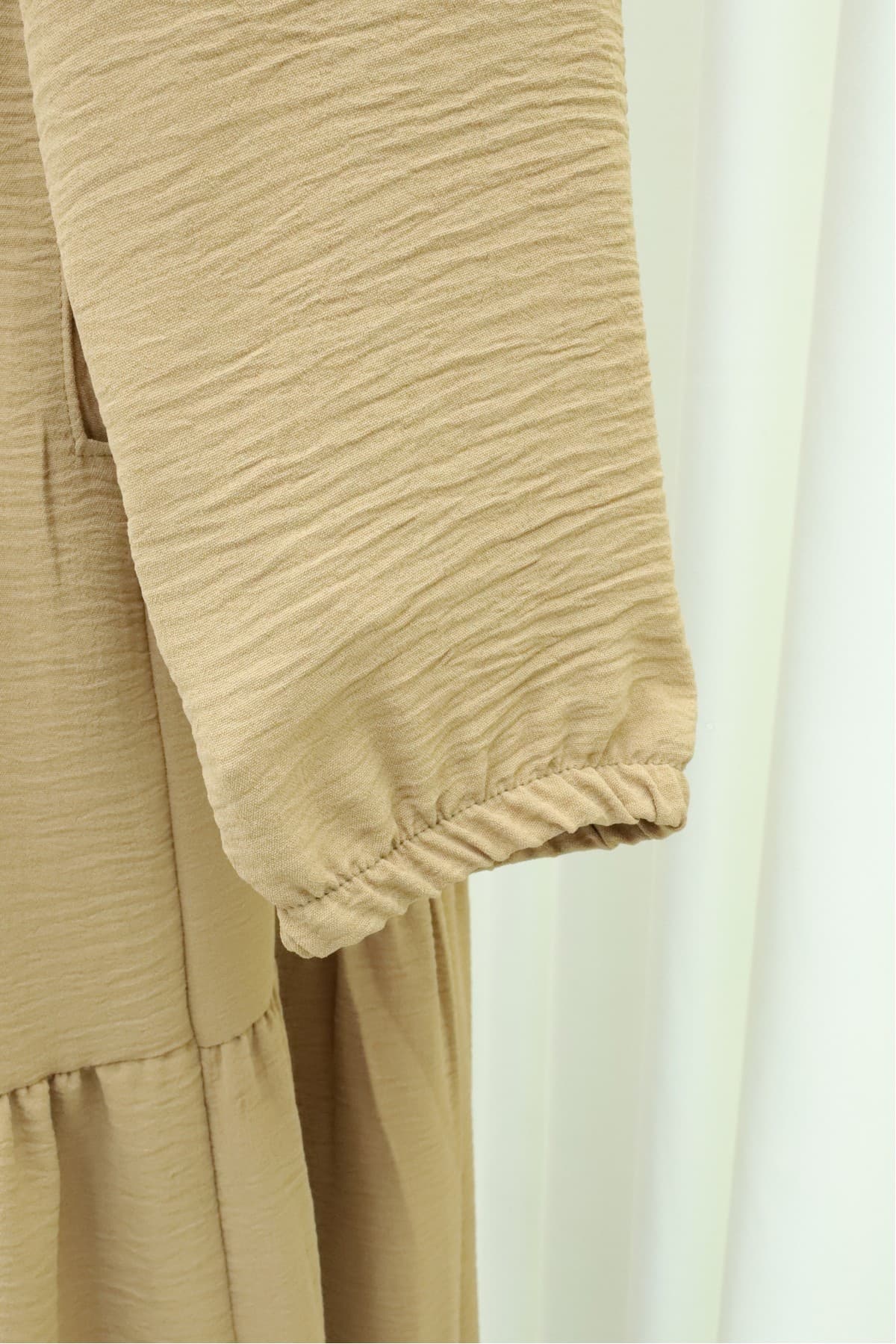 Ayrobin Abaya with Elasticated Sleeves and Zipper from the Neck