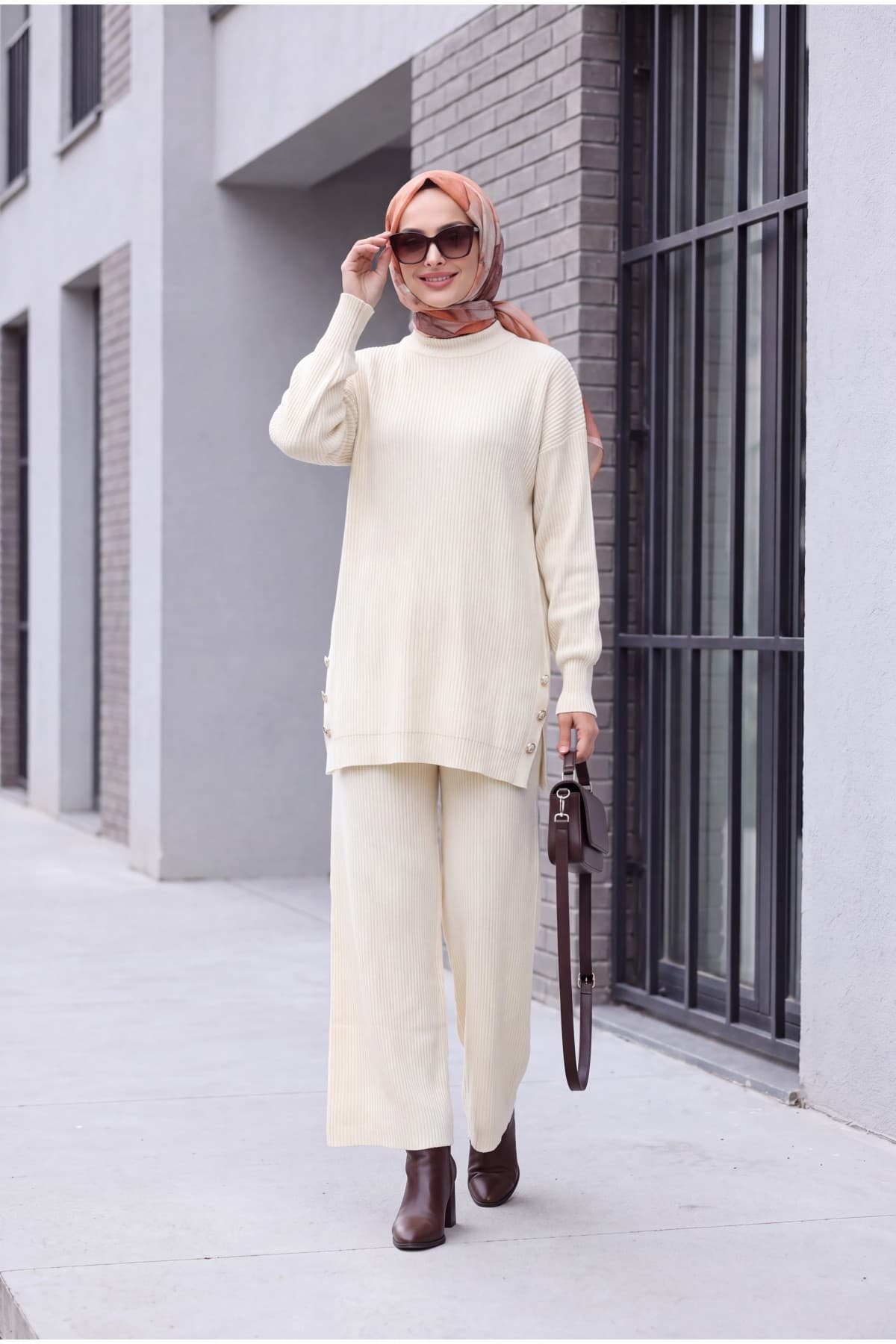 Knit Set with Balloon-Sleeve Top and Trousers Featuring Side Button Details