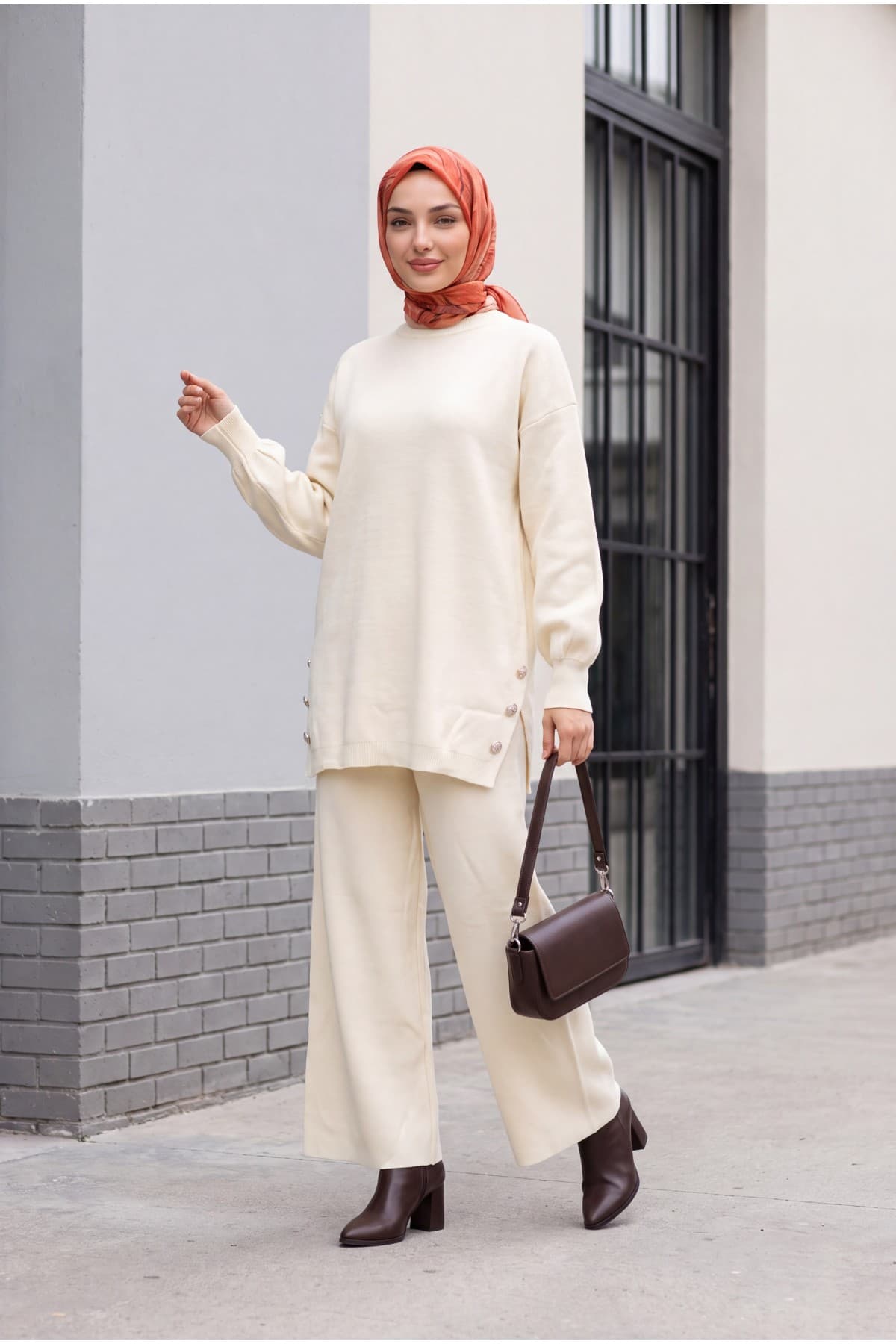 Knit Set with Balloon-Sleeve Top and Trousers Featuring Side Button Details