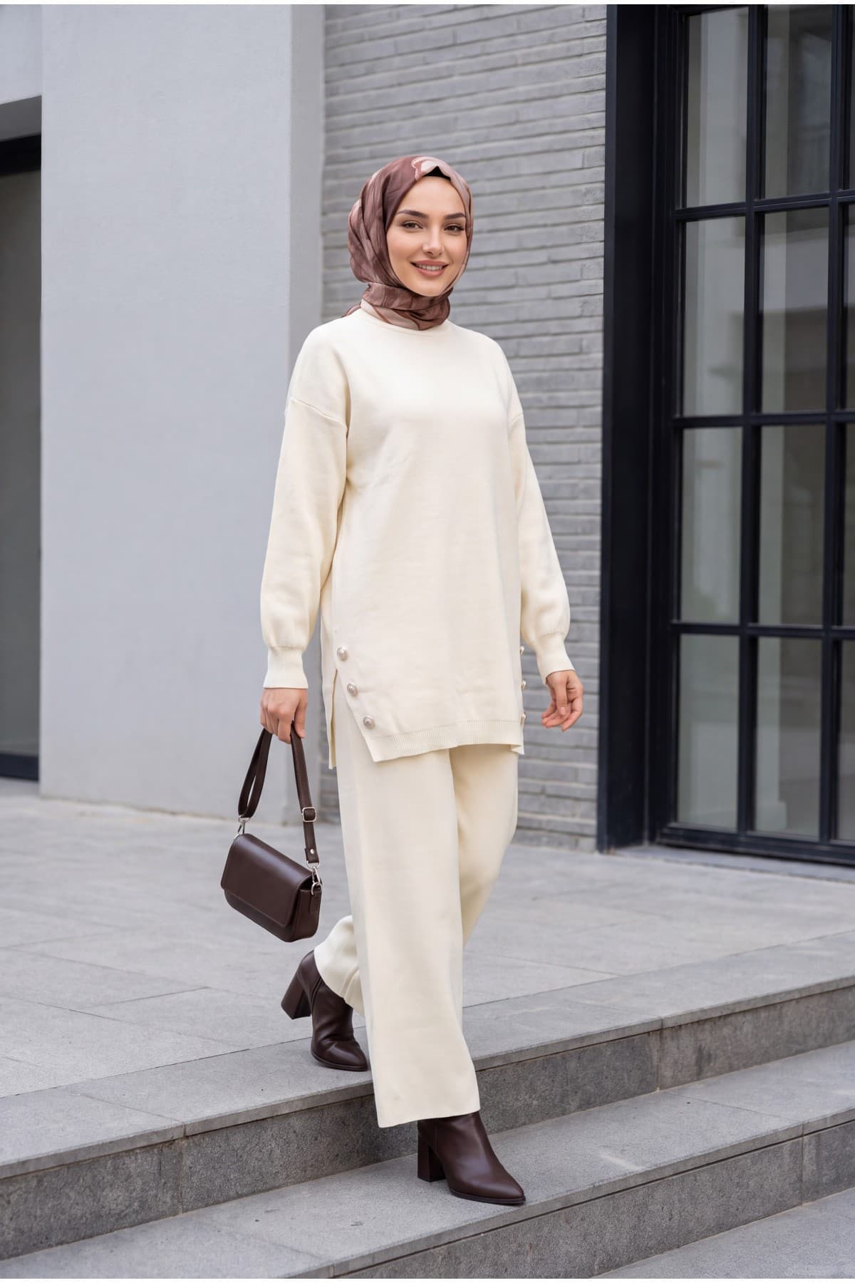 Knit Set with Balloon-Sleeve Top and Trousers Featuring Side Button Details