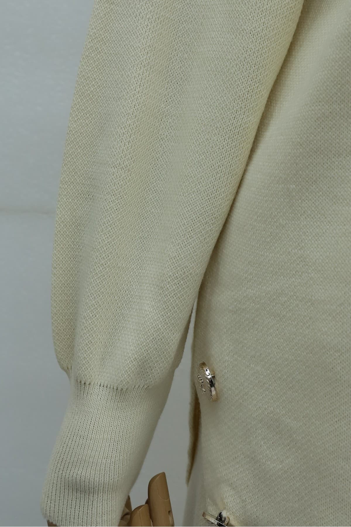 Knit Set with Balloon-Sleeve Top and Trousers Featuring Side Button Details