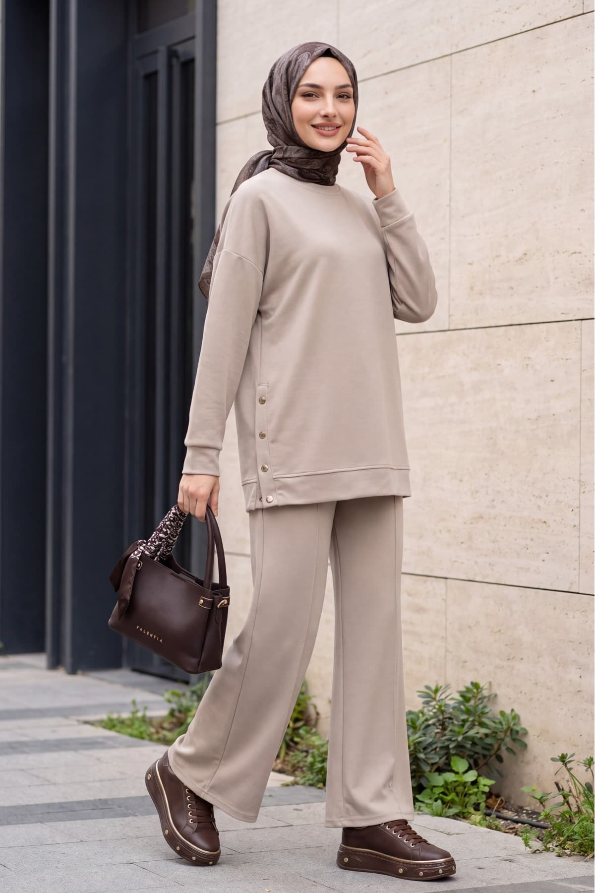 Oysho Wide-Leg Set with Top-Stitched Trousers Featuring Snap-Button Sides