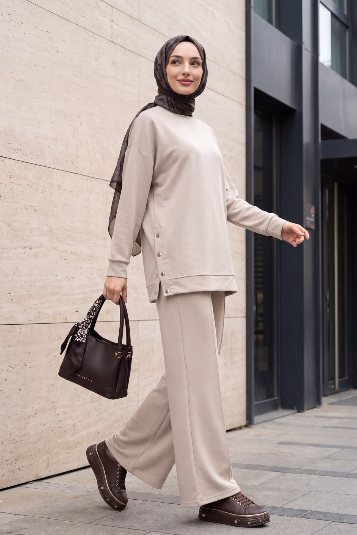 Oysho Wide-Leg Set with Top-Stitched Trousers Featuring Snap-Button Sides