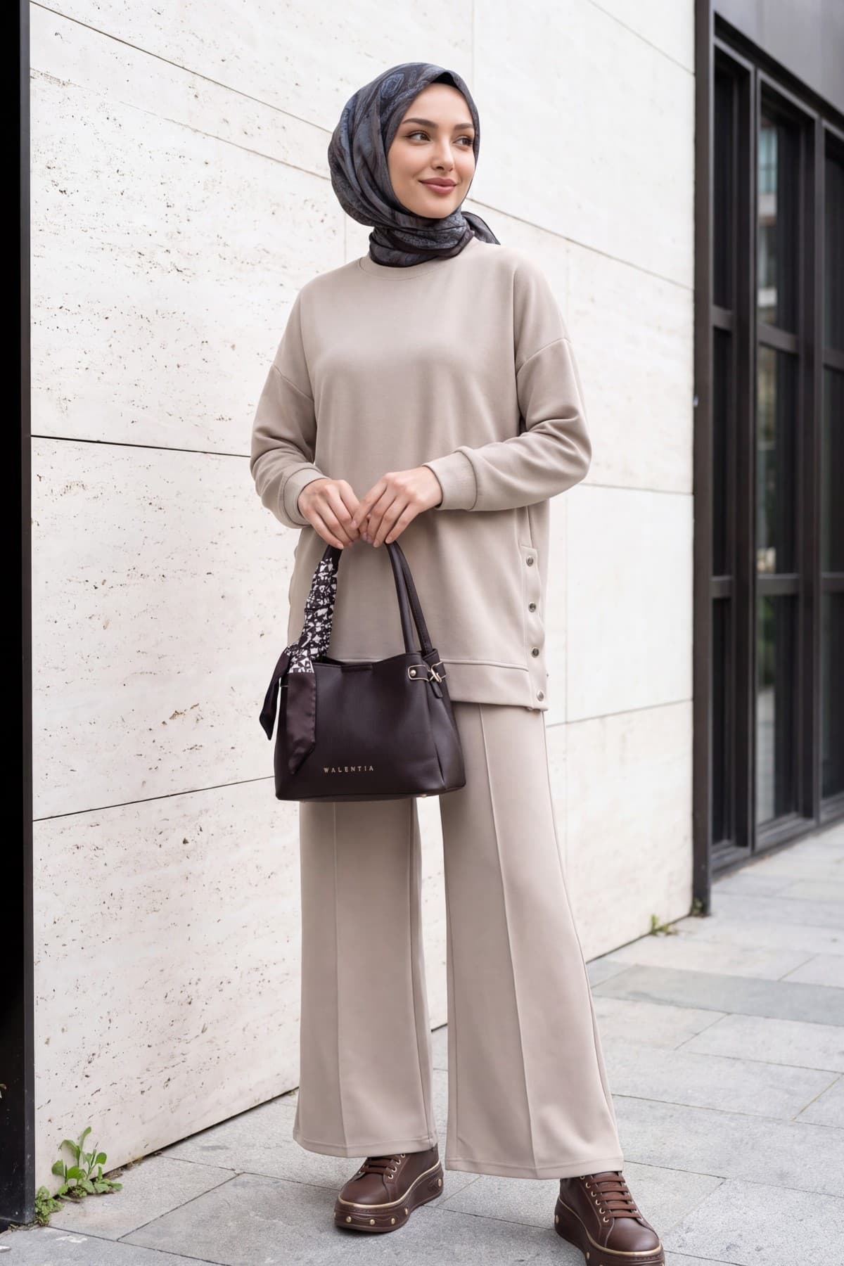 Oysho Wide-Leg Set with Top-Stitched Trousers Featuring Snap-Button Sides