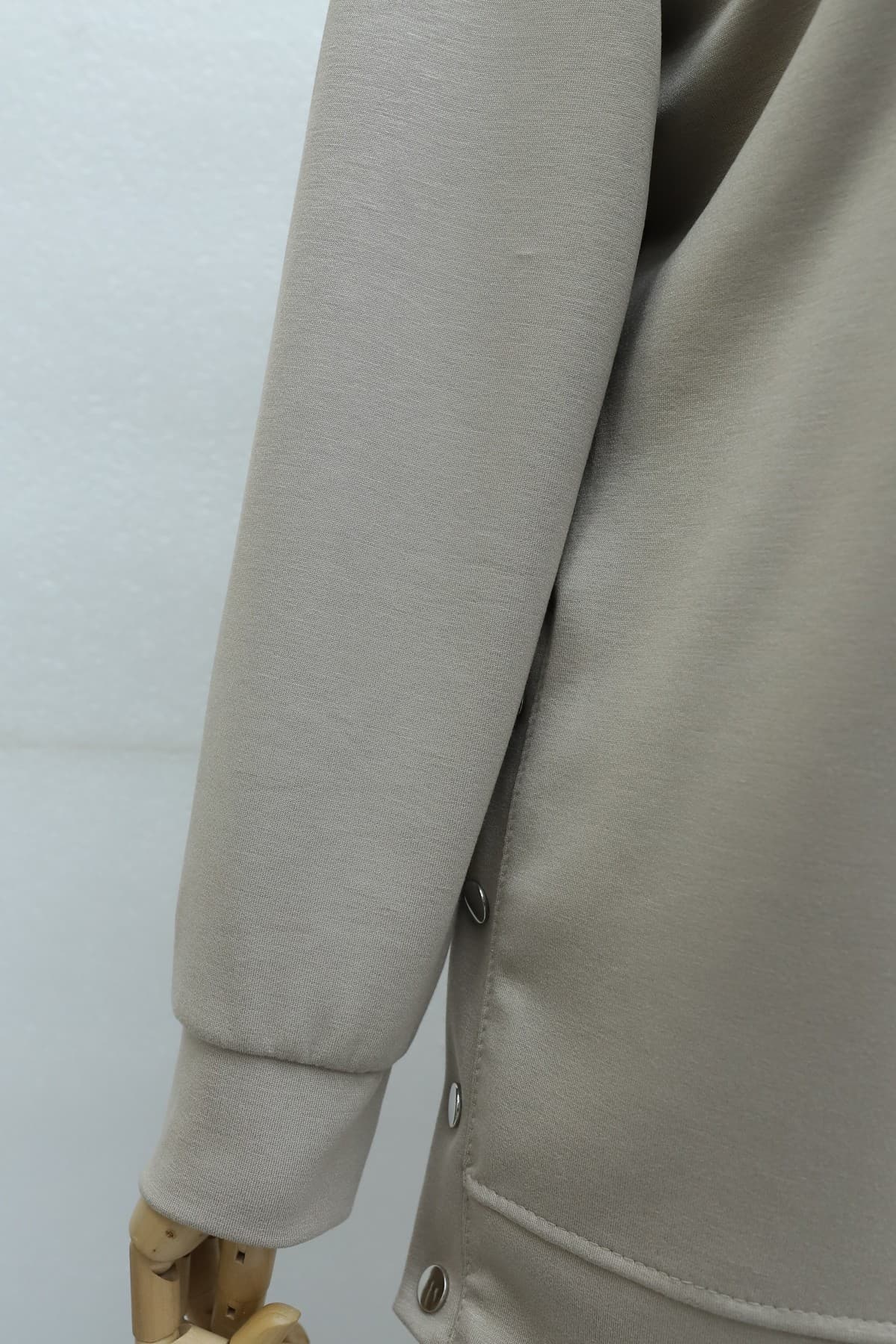 Oysho Wide-Leg Set with Top-Stitched Trousers Featuring Snap-Button Sides